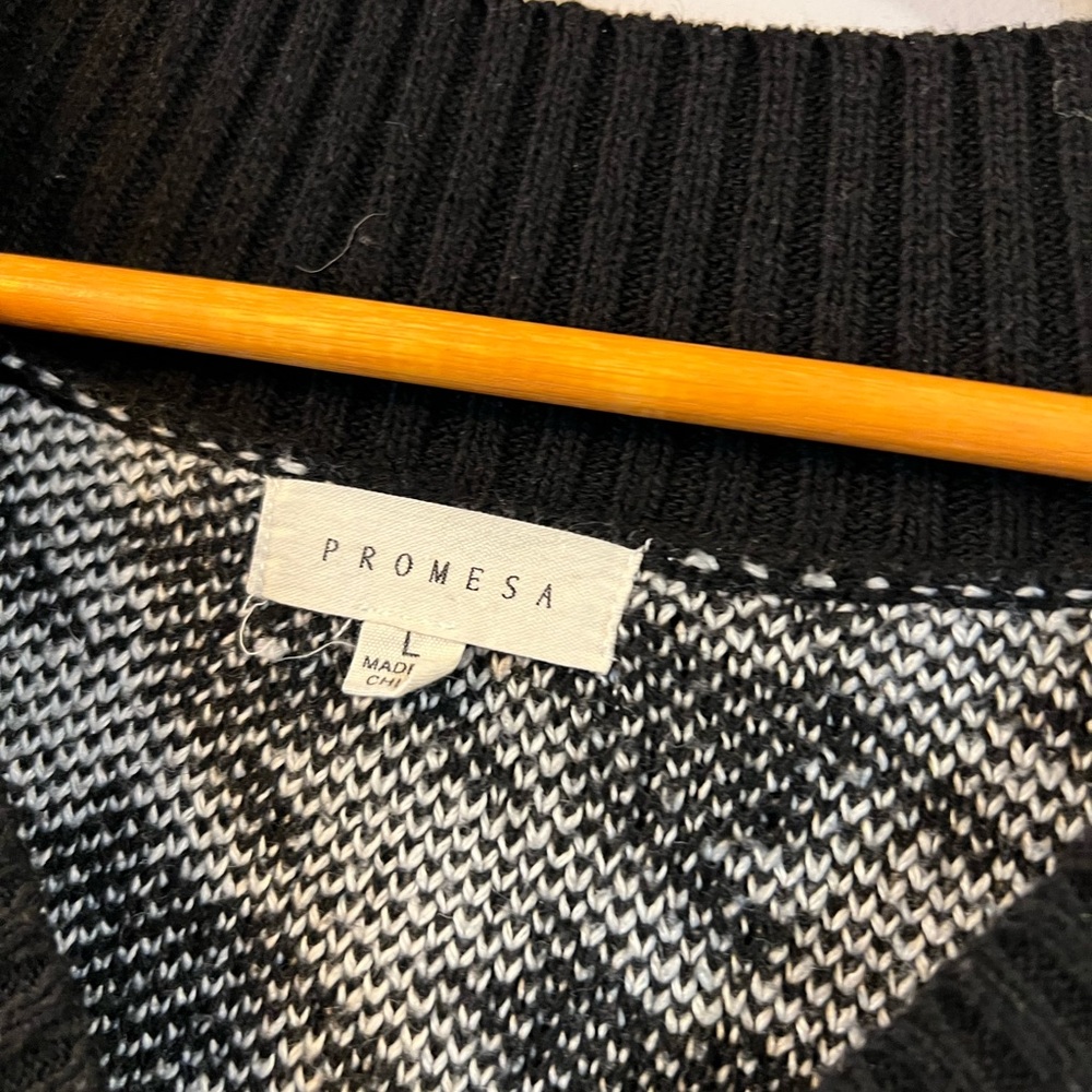 Promesa houndstooth sweater sz. L - Picture 2 of 3